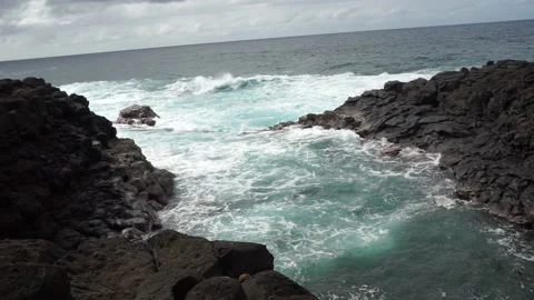 Overlooking Pacific Ocean Waves crashing onto Rocks in Hawaii Stock Footage 185107905