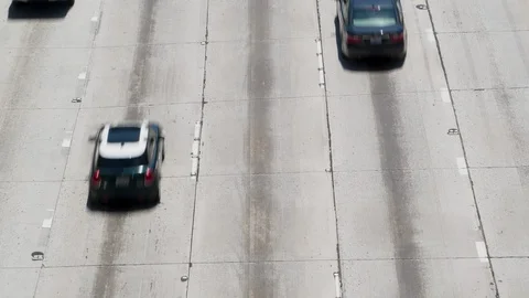 Overlooking traffic on freeway 스톡 동영상 112760986