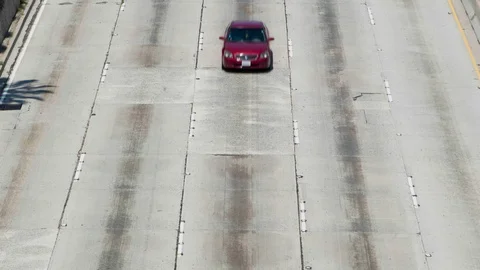 Overlooking traffic on freeway 스톡 동영상 112764556