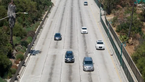 Overlooking traffic on freeway 스톡 동영상 112764581