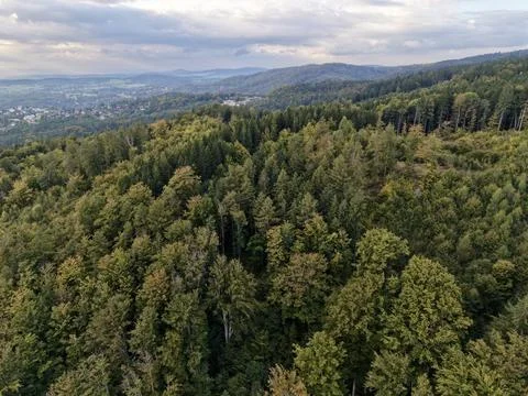 Overlooking Valley And Distant Homes, Panoramic Aerial View Of Mountain Rid.. Fotos de archivo
