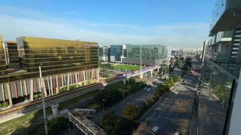 Overlooking view of city traffic and LRT train from hotel window Parañaque 4K Vídeos de archivo 337950365