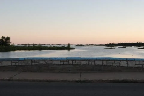Overlooking Water from Bridge Stockfoto's