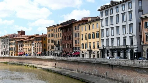 Overview of Arno river and typical houses of Pisa Video stock 114316543