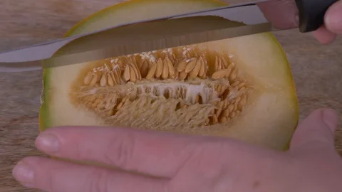 Overview of Cantaloupe Melon being Cut. Fruit, Slicing Vídeos de archivo 128276202