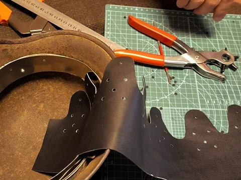 Overview of Leatherworking Tools and Projects in an Almaty Workshop. Fotos Stock