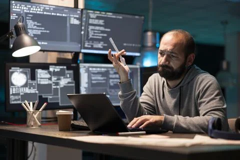 Overwhelmed Developer Analyzing Code and Project Notes Stockfoto's