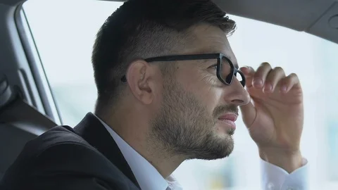 Overworked driver putting on glasses to see road signs, poor eyesight problem Vídeo Stock 117223061
