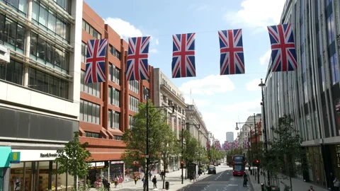 Oxford St perspective high angle view pan with British Union Jack flags  動画素材 209998611