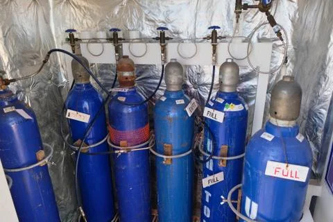 Oxygen cylinders into cargo ship accommodation store Stock-Fotos