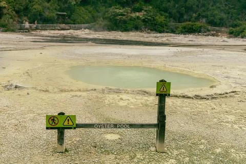 Oyster Pool Keep Off Geothermal Warning Landscape Foto stock