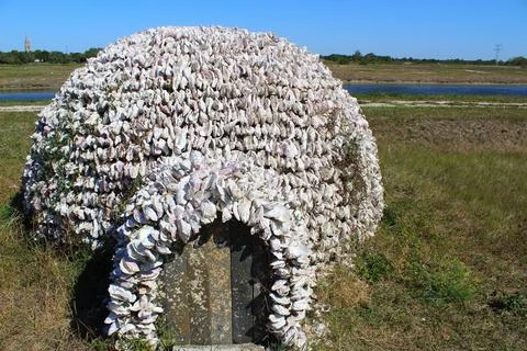 Oyster-shell igloo at the Cité de l'Huître in Marennes-Oléron Stock-Fotos
