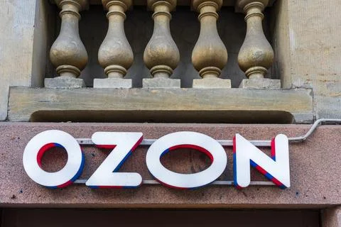 Ozon parcel pickup point storefront in Saint Petersburg Stockfoto's