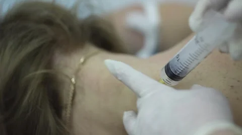 Ozone therapy. A doctor with a syringe  Stock Footage 50808237