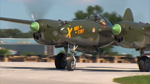 P-38 Lightning Ruff Stuff Taxi In Vídeos de archivo 43444199