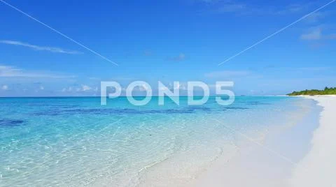P00417 Maldives beautiful white sandy beach background on sunny tropical Stock Photos