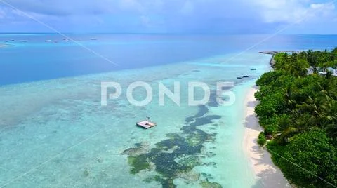 P02316 Aerial flying drone view of Maldives white sandy beach on sunny tropical Stock Photos