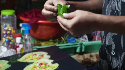 Paan Maker Assembling Betel Leaf Stock-Footage 326352463