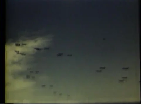 PACIFIC - 1943: Outbound formation - Machines ride around a towering cloud 库存影片 343931623