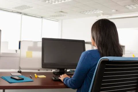 Pacific Islander woman using computer in office 스톡 사진