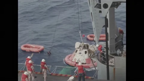 PACIFIC OCEAN - 1968 - The Apollo 8 command module is hoisted out of the ocean Stockbeeldmateriaal 313048575