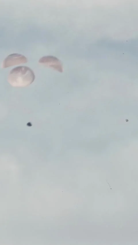 PACIFIC OCEAN - 1970 - The Apollo 13 space capsule parachutes down into the Vídeos de archivo 340301318