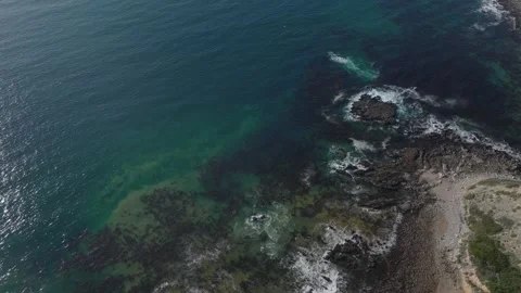 Pacific Ocean Cliffs at Rancho Palos Verdes Drone Aerial Footage 库存影片 335265491