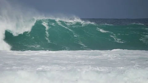 Pacific ocean high surf from giant breaking ocean waves driven by high winds Video stock 74669977
