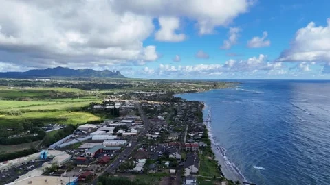 Pacific Ocean Island and Clouds Stockbeeldmateriaal 254997152