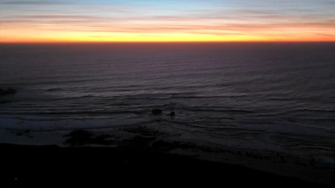 Pacific Ocean waves approaching Chile coastline during sunset, awe scenics Vídeos de archivo 117079030