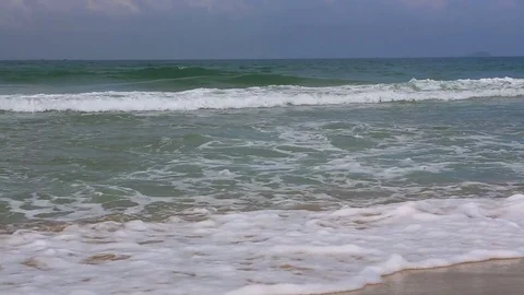 Pacific Ocean waves on the beach in Hoi An, Vietnam Видео 72259938