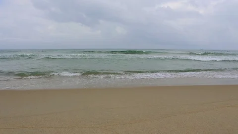 Pacific Ocean waves on the beach in Hoi An Видео 72981684