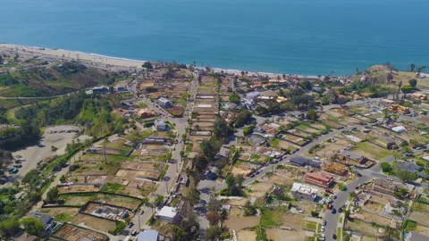 Pacific Palisades Coastal Aerial Pullback View of Homes and Ocean 02 Видео 334569722