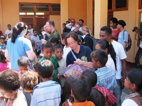 Pacific Partnership 2010 Commodore Capt. Lisa Franchetti hands out coloring.. Stock Photos
