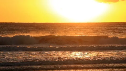 Pacific waves crashing in windy sunset Stock-Footage 86387610