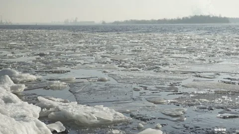 Pack ice at river delta in sunny spring day Stock-Footage 147086770