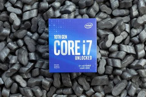 Package Box Delivered Intel 8 Core i7 CPU Processor. Editorial 스톡 사진