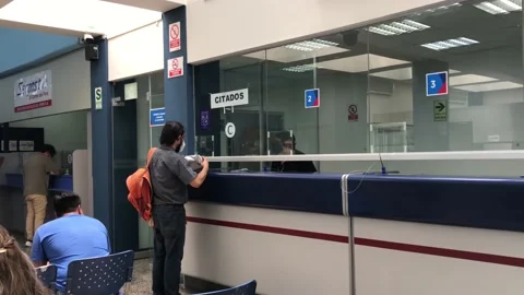 Package delivery in courier office in times of coronavirus with masks 库存影片 147456979