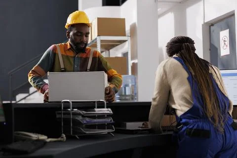 Package handler putting packed parcel for shipment on desk Foto stock
