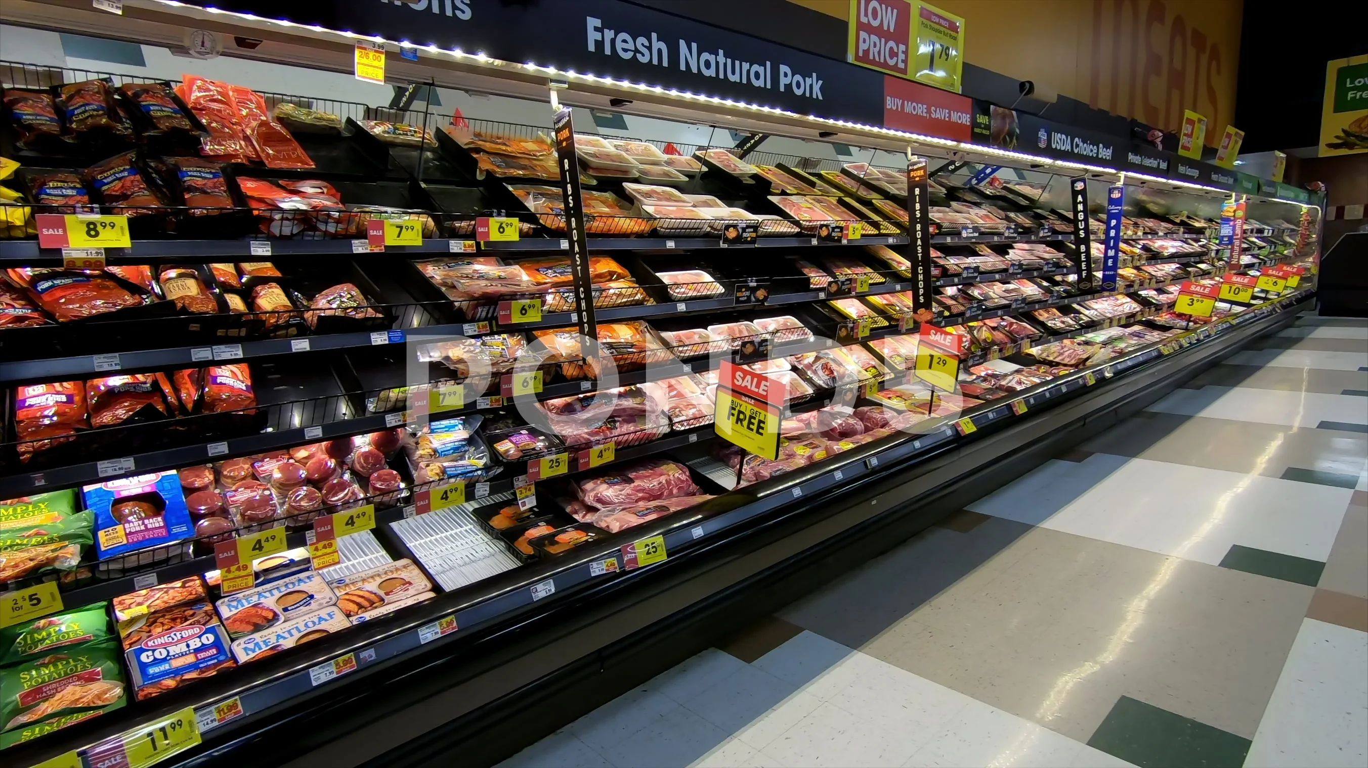 Packaged meat aisle at the grocery store, Stock Video