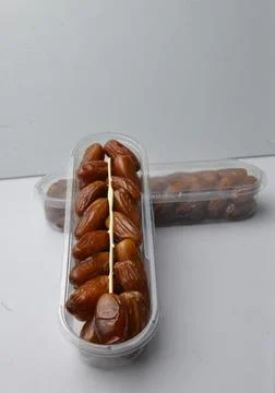 Packaged Tunisian Deglet Nour Dates in Plastic Box 스톡 사진