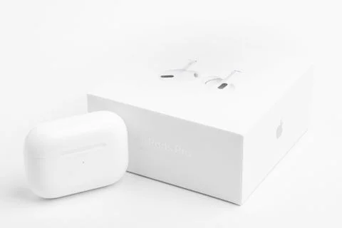 Packaging Box With Charging Case Of Apple AirPods Pro Foto stock