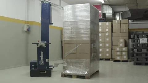PACKAGING  BOXES MACHINE FOR SAFE CARGO Vídeo Stock 166686295