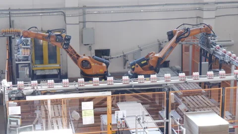 Packaging of finished products using robots Stock-Footage 98837915