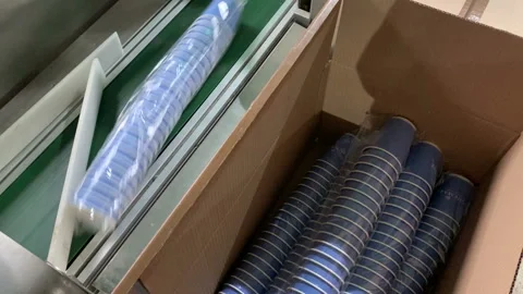 Packaging maschine. Coffee-to-go cup production on a machine. Video stock 155516265