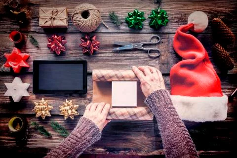Packaging out a Christmas present, packaging out present, ristma Photos