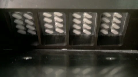 Packaging of tablets Stockbeeldmateriaal 67412994