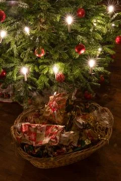 Packaging waste under the christmas tree Foto stock