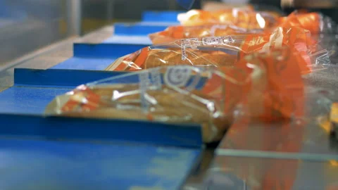 Packed bread on a conveyor, close up. Stock Footage 94822854