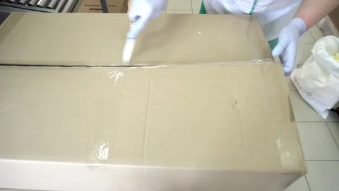 Packing and packaging of products at the confectionery industry in modern Vídeo Stock 129685642